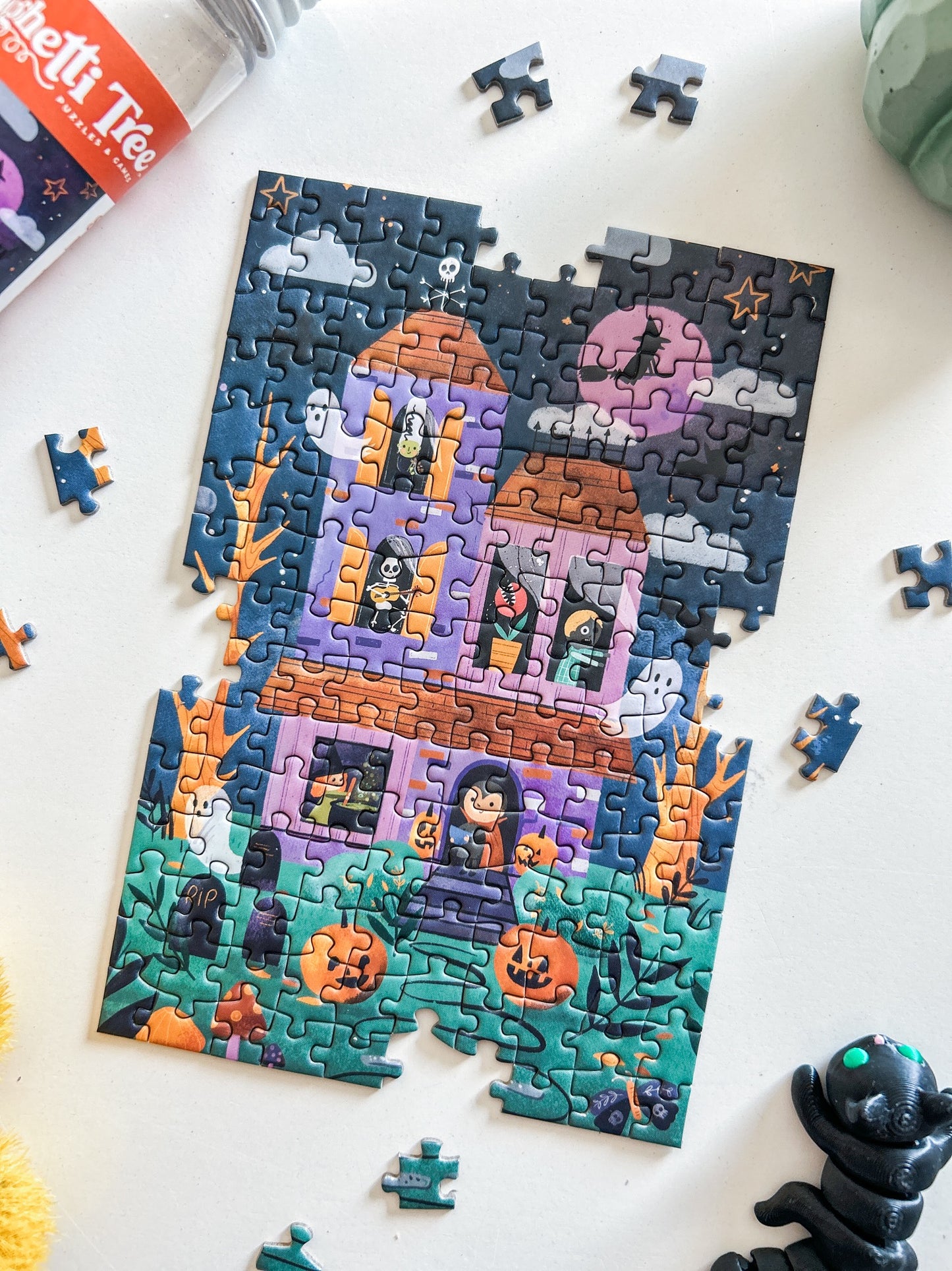 Spooky Manor 150 Pc Mini Puzzle