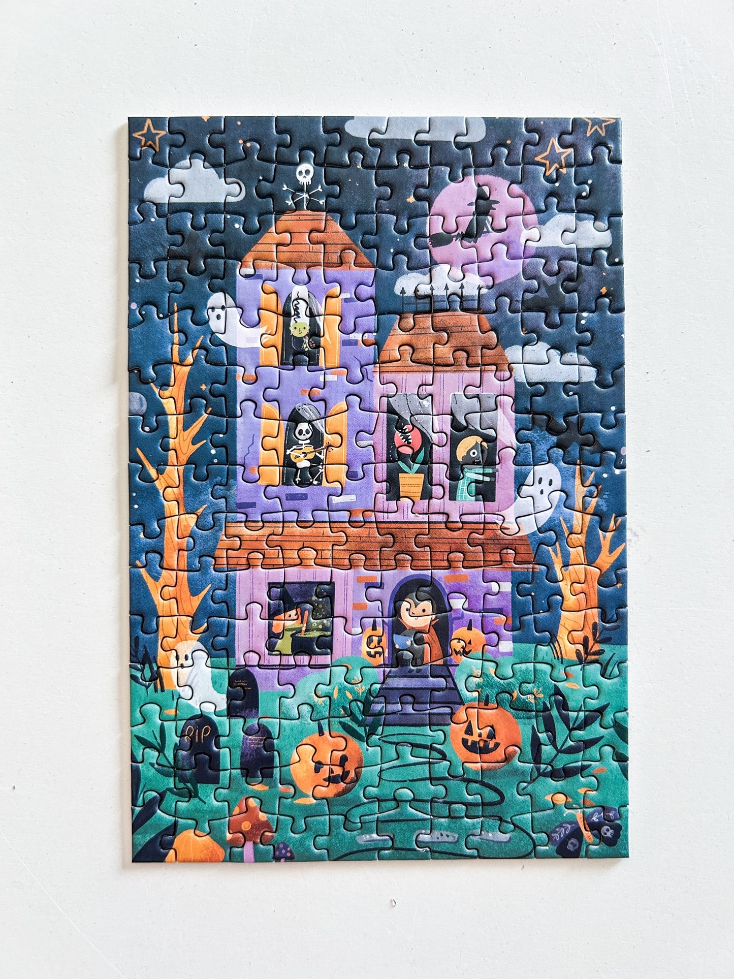 Spooky Manor 150 Pc Mini Puzzle