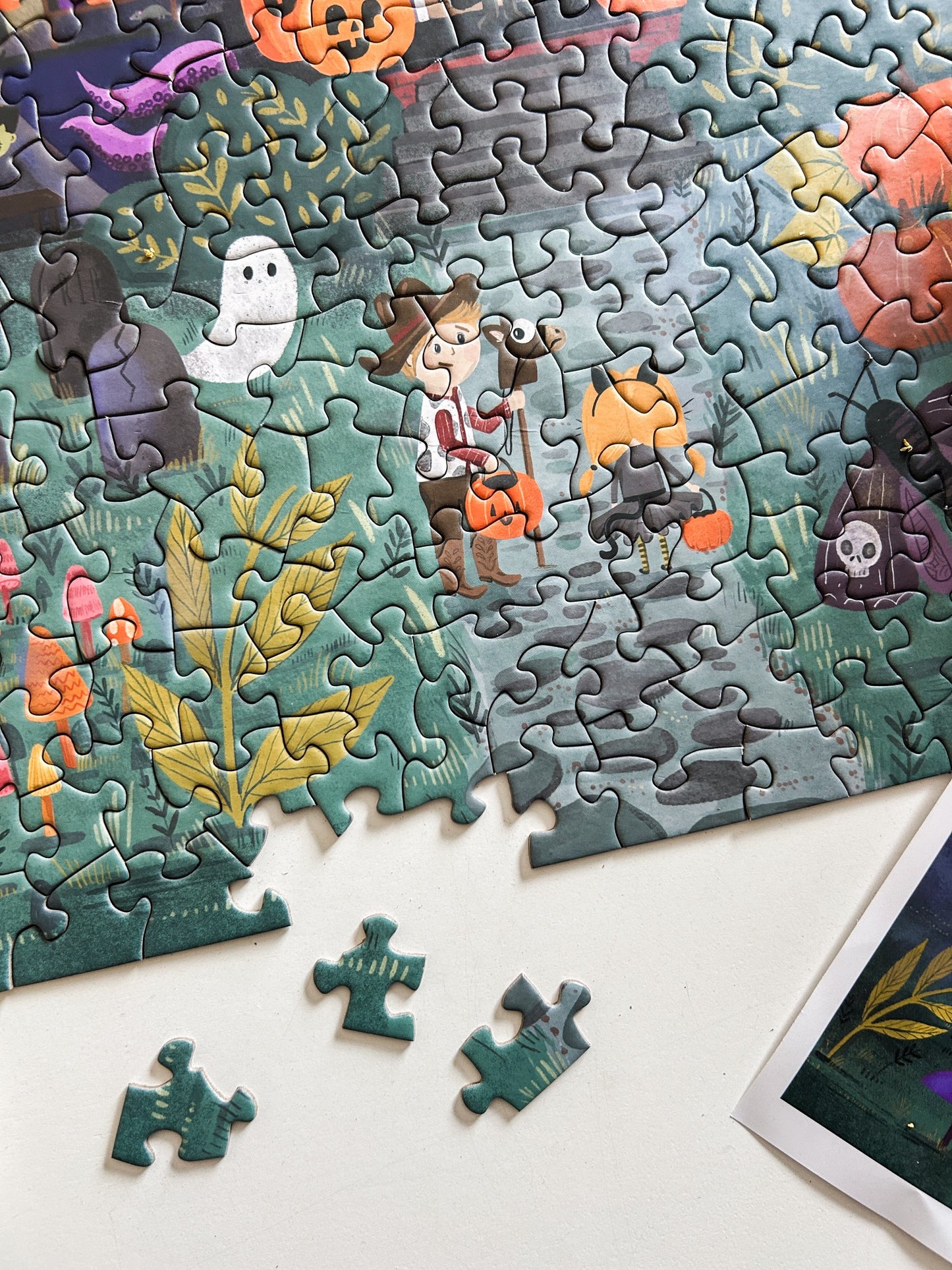 Spooky Manor 500 Piece Halloween Puzzle