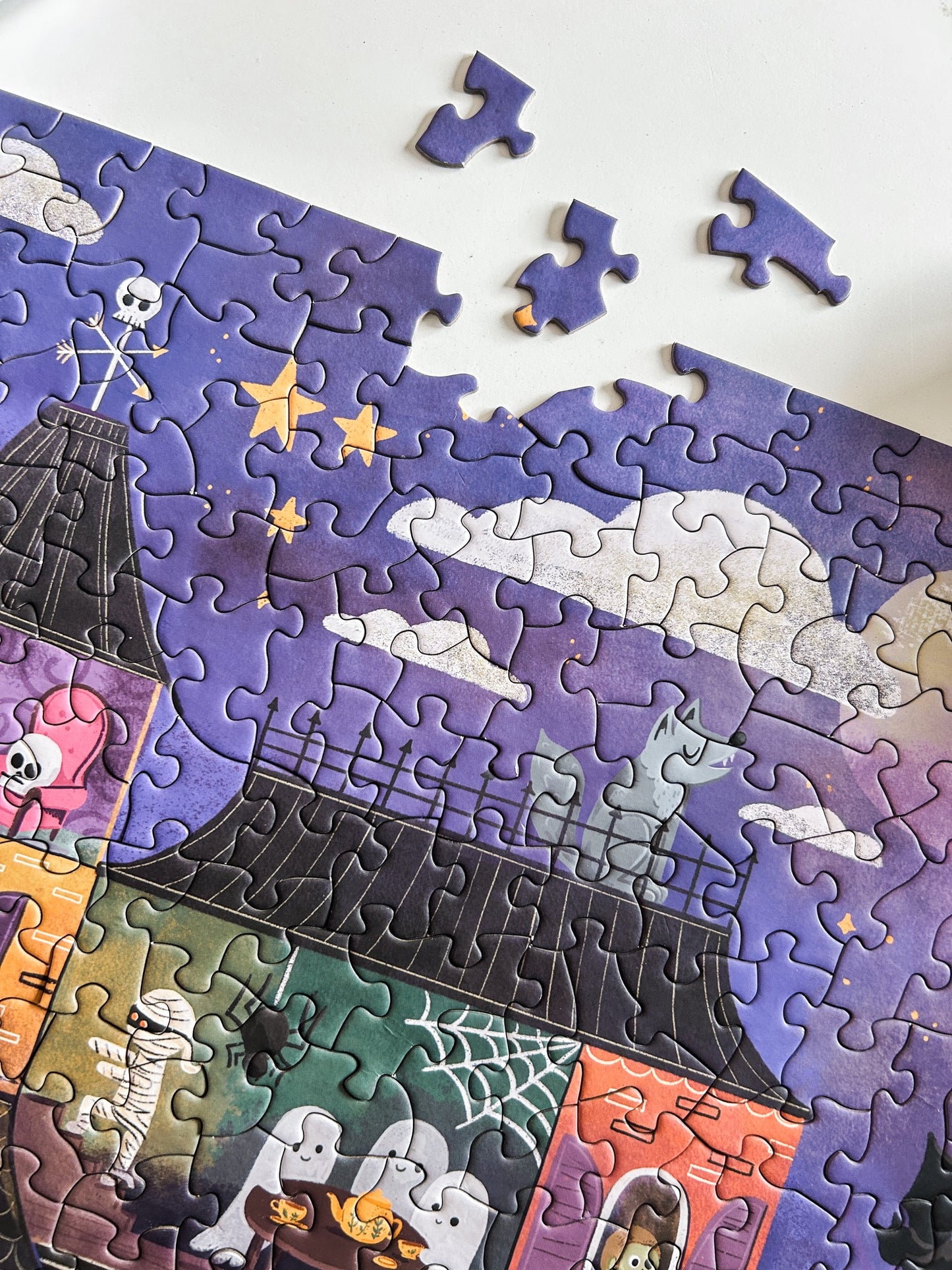 Spooky Manor 500 Piece Halloween Puzzle