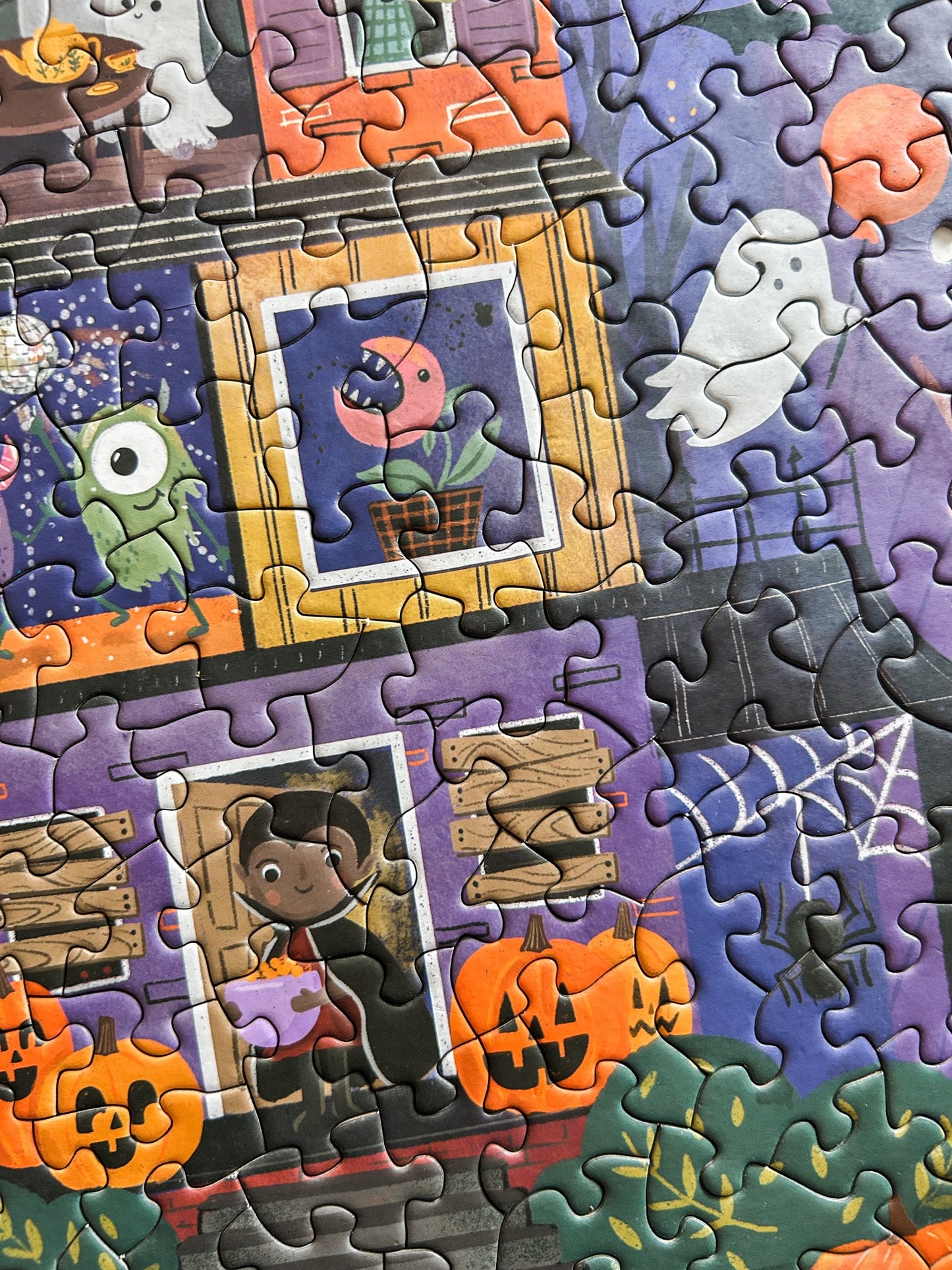 Spooky Manor 500 Piece Halloween Puzzle
