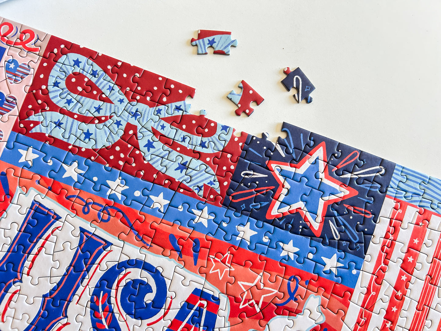 Red, White & Blue 1000 Pc Puzzle *DAMAGED BOX*