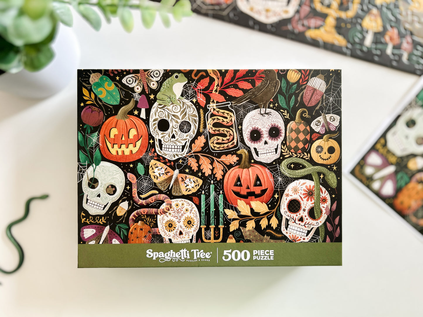 Creepy Crawlies 500 Piece Halloween Puzzle *DAMAGED BOX*