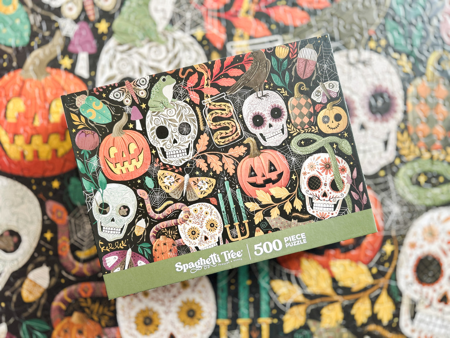 Creepy Crawlies 500 Piece Halloween Puzzle *DAMAGED BOX*