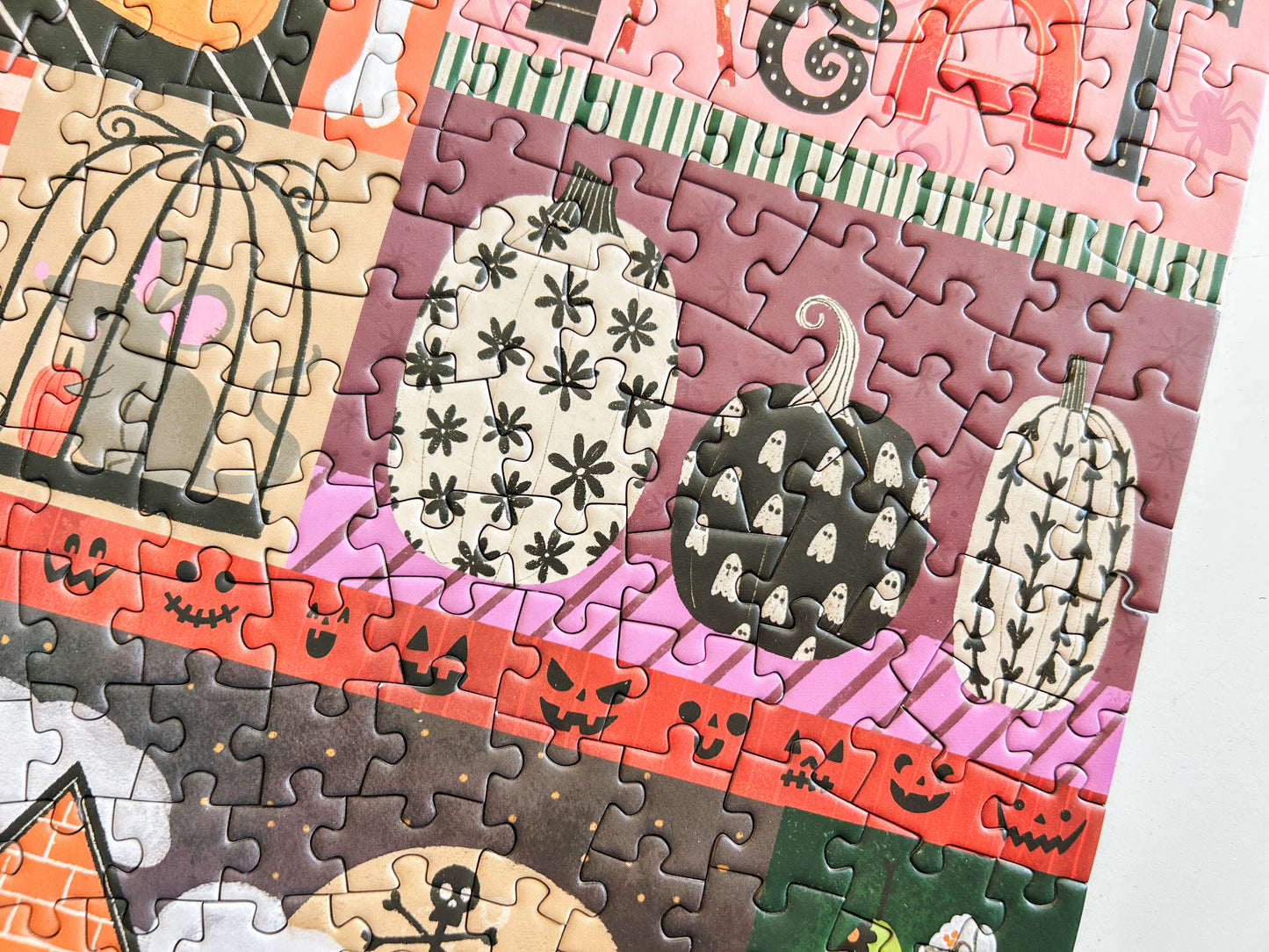 Happy Halloween 1000 Pc Puzzle *DAMAGED BOX*