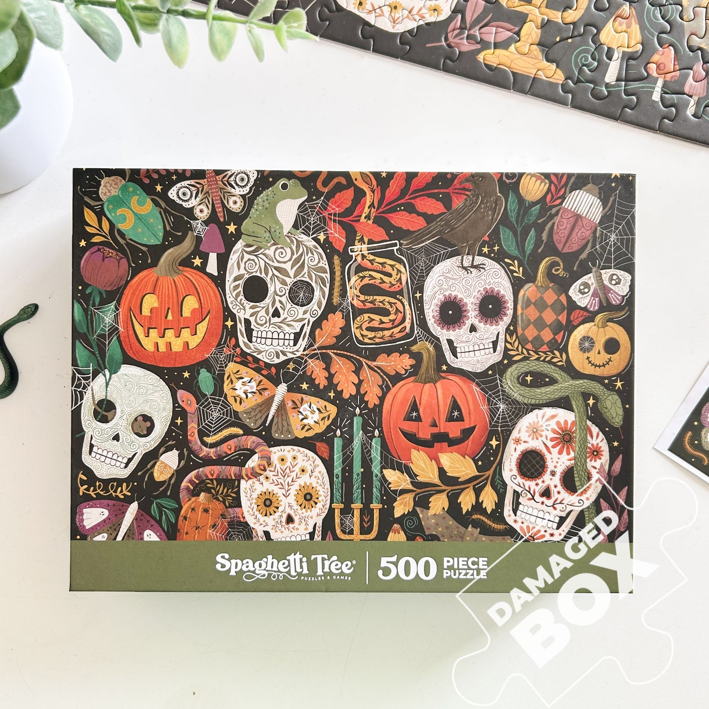 Creepy Crawlies 500 Piece Halloween Puzzle *DAMAGED BOX*
